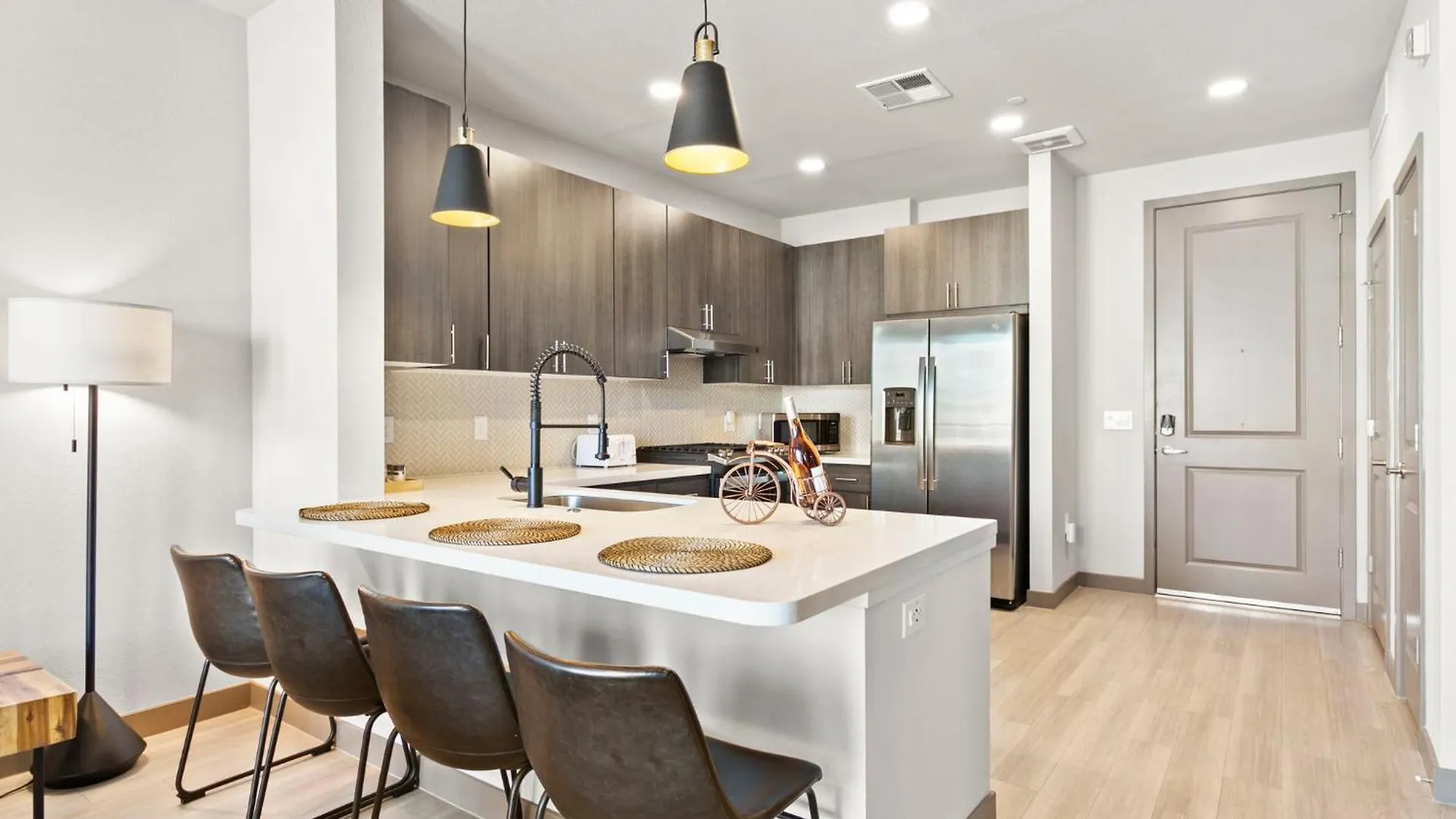 Cozysuites Phx Roro Gym, Pool, Pets, Parking! #2 Phoenix